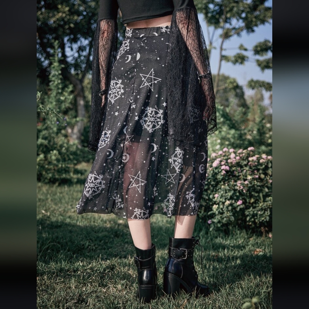 Women's Black and White Starry Skirt - Picture 2 of 8